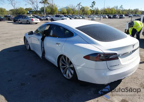 2013 Tesla Model S z USA, uszkodzony, nr VIN 5YJSA1CN7DFP20339
